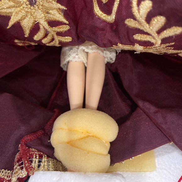 *1997* Porcelain Barbie Collection Holiday Ball Doll - Picture 11 of 16